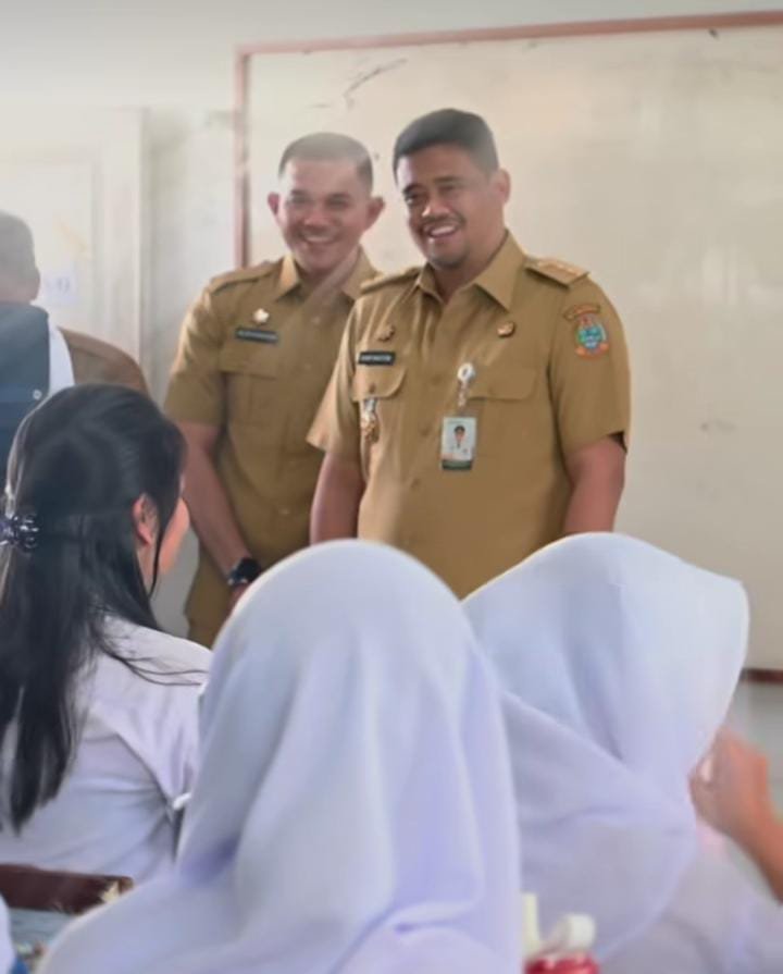 Bobby Nst Disalah Satu Kunjungannya di SMA Negeri 